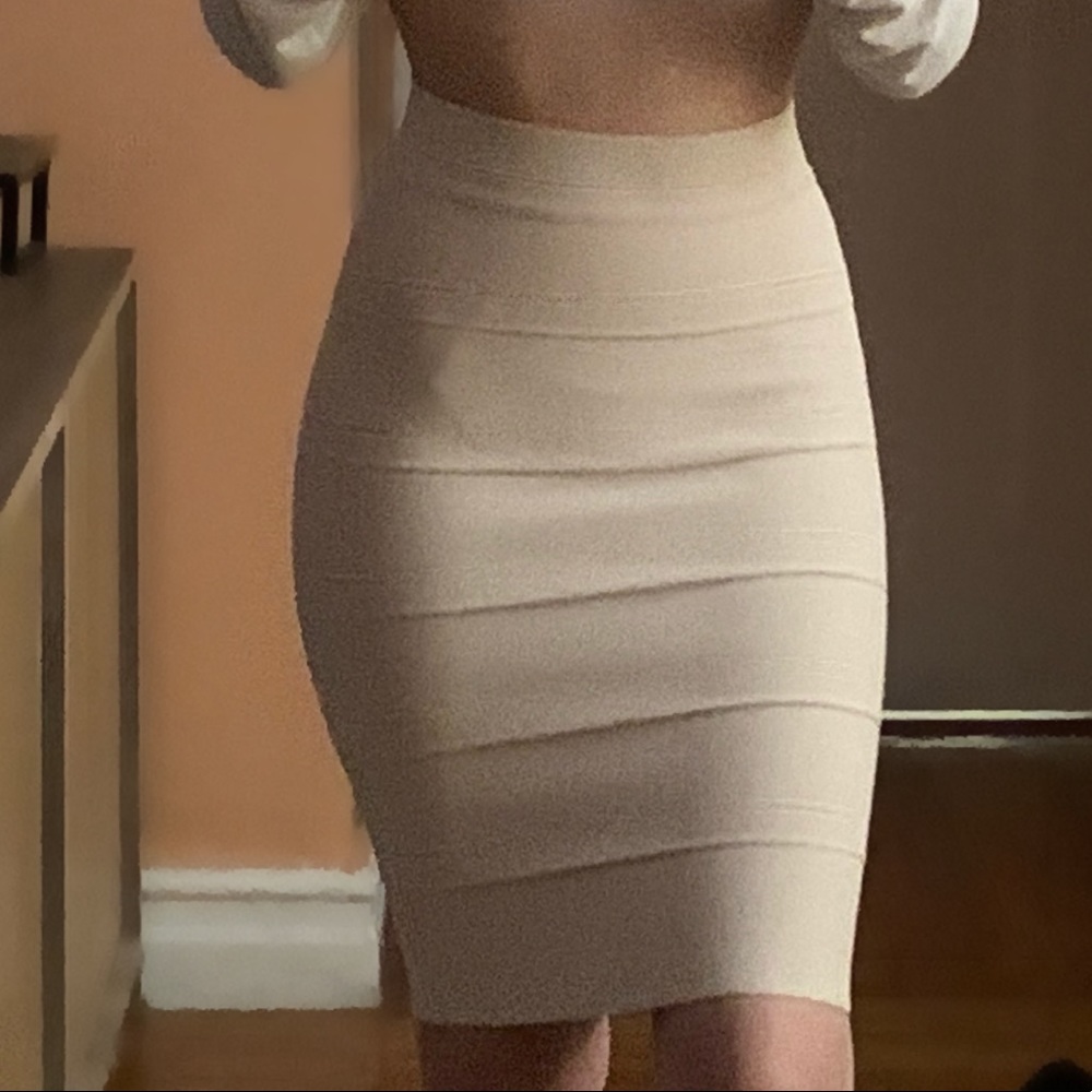 Form fitting skirt